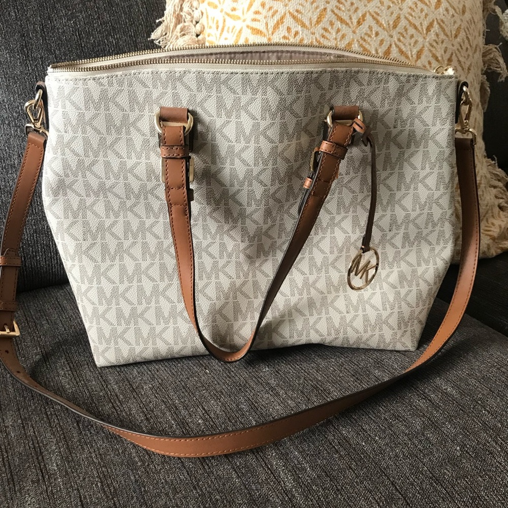White/Cream Michael Kors Bag